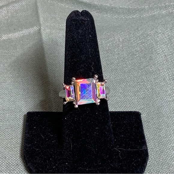 Aurora CZ 3 Stone Fashion Ring Size 8 - Picture 3 of 5